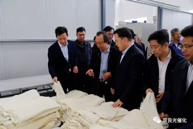 江陰市委書記走進<a href=http://www.fair3xin.com target=_blank class=infotextkey>雙良</a><a href=http://www.fair3xin.com target=_blank class=infotextkey>新型光催化</a>