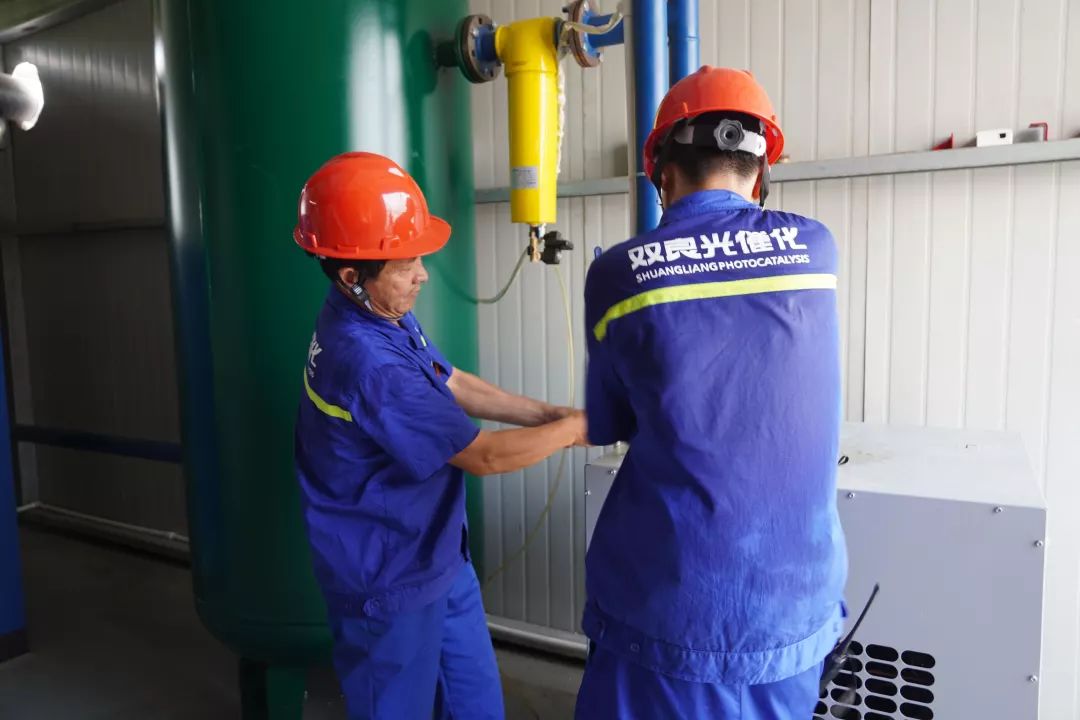 【<a href=http://www.fair3xin.com target=_blank class=infotextkey>雙良</a><a href=http://www.fair3xin.com target=_blank class=infotextkey>新型光催化</a>】“堅(jiān)守”在汗水中閃光
