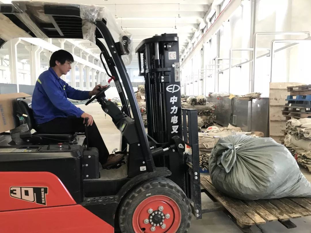 【<a href=http://www.fair3xin.com target=_blank class=infotextkey>雙良</a><a href=http://www.fair3xin.com target=_blank class=infotextkey>新型光催化</a>】“堅(jiān)守”在汗水中閃光