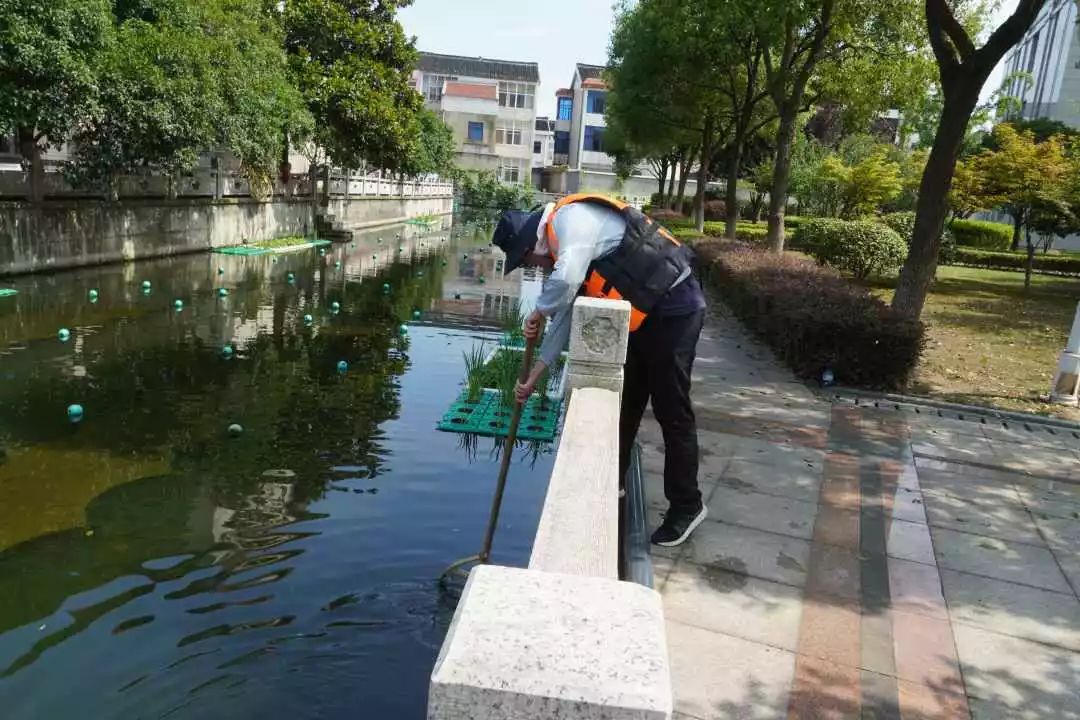 【<a href=http://www.fair3xin.com target=_blank class=infotextkey>雙良</a><a href=http://www.fair3xin.com target=_blank class=infotextkey>新型光催化</a>】“堅(jiān)守”在汗水中閃光