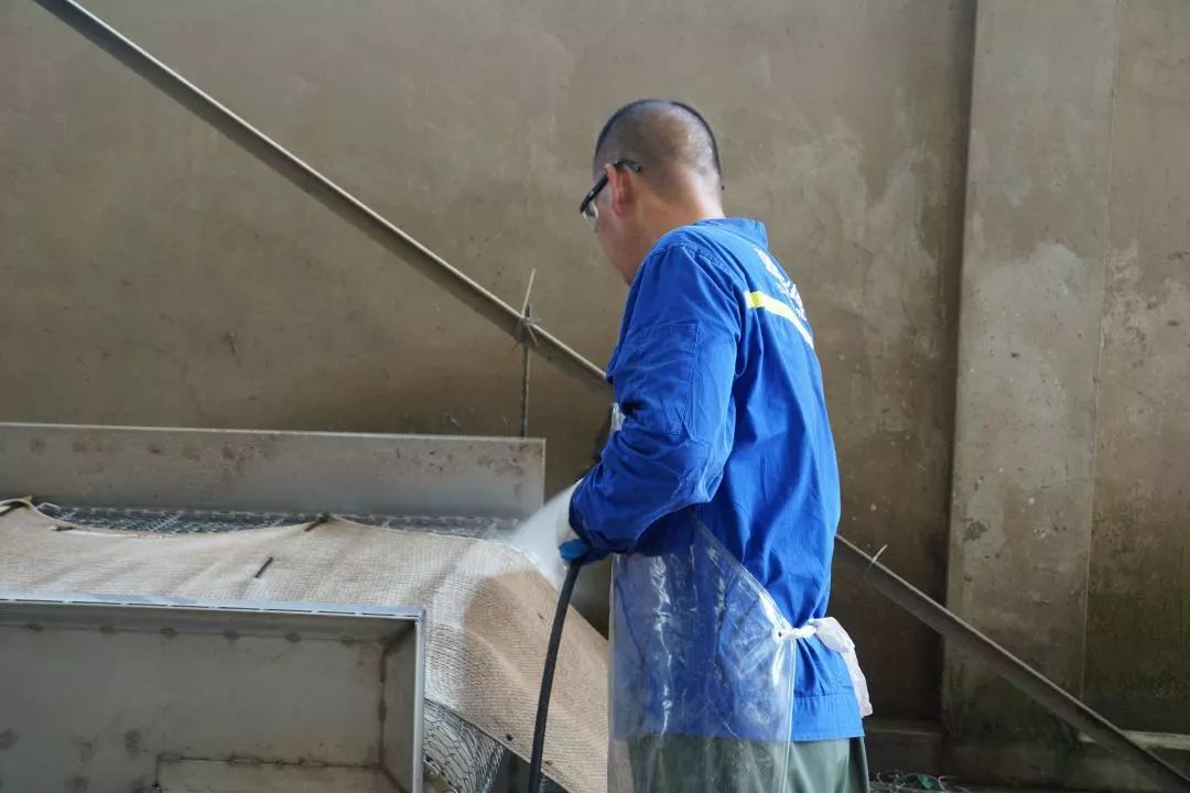 【<a href=http://www.fair3xin.com target=_blank class=infotextkey>雙良</a><a href=http://www.fair3xin.com target=_blank class=infotextkey>新型光催化</a>】“堅(jiān)守”在汗水中閃光