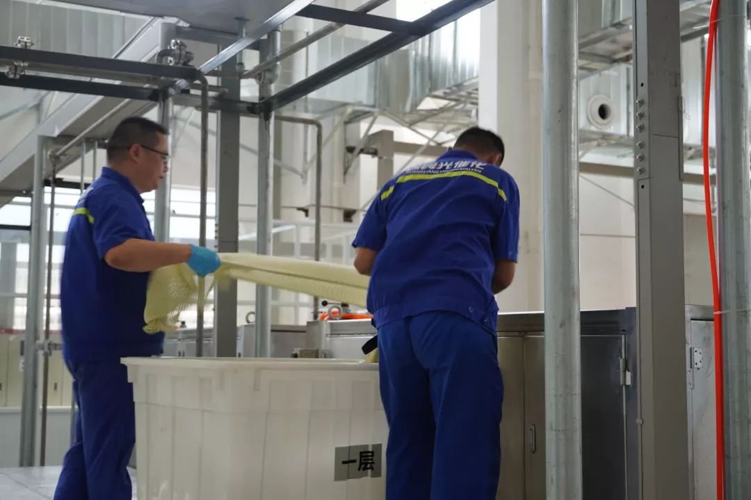 【<a href=http://www.fair3xin.com target=_blank class=infotextkey>雙良</a><a href=http://www.fair3xin.com target=_blank class=infotextkey>新型光催化</a>】“堅(jiān)守”在汗水中閃光