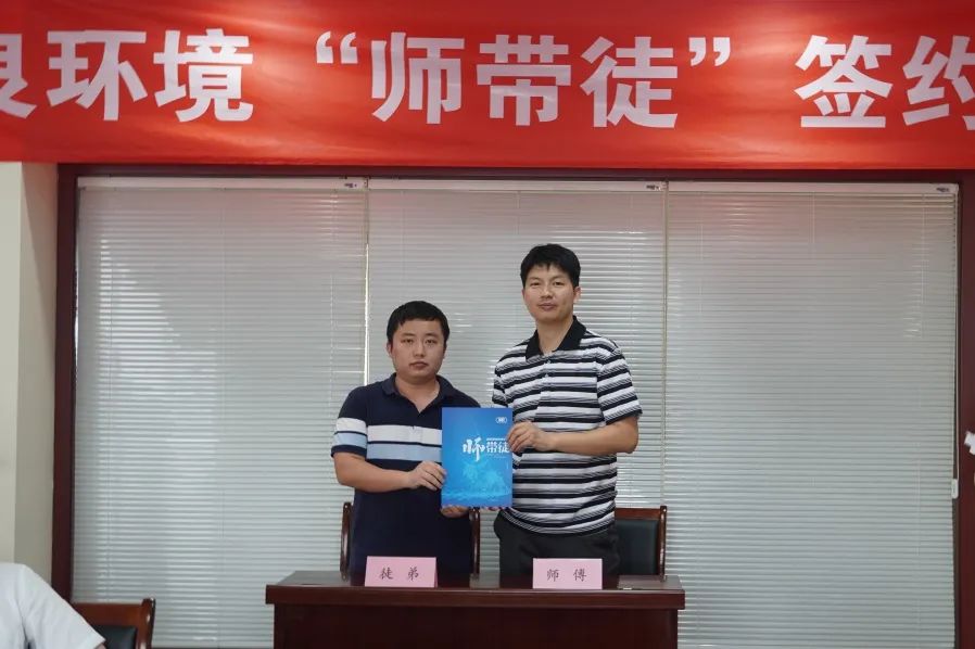 <a href=http://www.fair3xin.com target=_blank class=infotextkey><a href=http://www.fair3xin.com target=_blank class=infotextkey>雙良</a>環(huán)境</a>“師帶徒”簽約儀式圓滿落幕