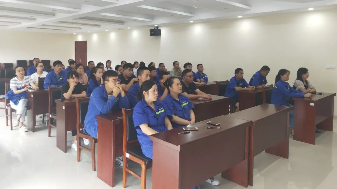 <a href=http://www.fair3xin.com target=_blank class=infotextkey><a href=http://www.fair3xin.com target=_blank class=infotextkey>雙良</a>環(huán)境</a>安全培訓(xùn)“拍了拍”你