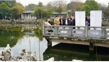 整合安排城市黑臭水體治理、水源地保護(hù)、打擊“洋垃圾”進(jìn)口